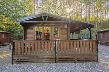 Twa Hoots Lodge - Chalets with Pet Rooms in Aviemore