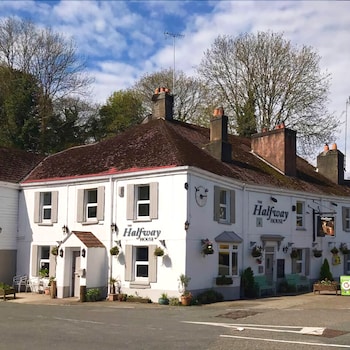 The Halfway House Pub And Kitchen - B&Bs with Pet Friendly Rooms in Torpoint