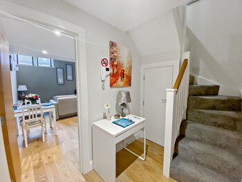 Church Suite - Apartments with Pet Friendly Rooms in Cheltenham