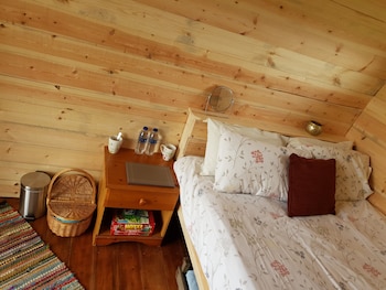 Skipbridge Farm Glamping -  with Pet Rooms in York