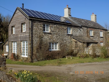 Holdstrong Farmhouse B&b - B&Bs with Pet Rooms in Okehampton