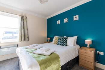 Godwin Court Apartments - Apartments with Pet Rooms in Swindon