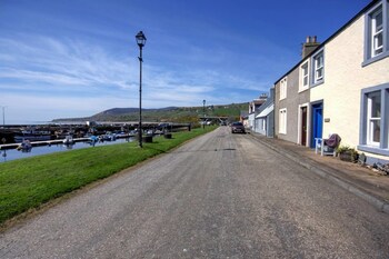 Tarbat View - Cottages with Pet Friendly Rooms in Helmsdale