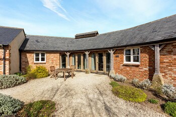 Classic Cotswolds Home Near Littleworth - Holiday homes with Pet Rooms in Faringdon