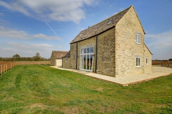 Enchanting Family Barn Home In Gloucestershire  - Holiday homes with Pet Rooms in Lechlade