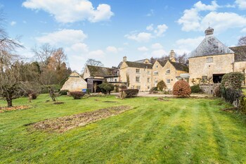 Spacious Cotswold Brewery Home In Gloucestershire  - Holiday homes with Pet Rooms in Cheltenham