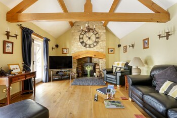 Beautiful Historic Stone House In Oxfordshire - Holiday homes with Pet Rooms in Witney