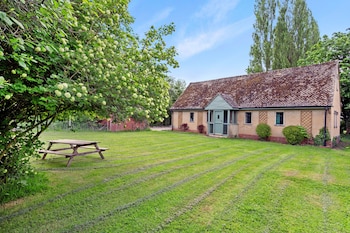 Enchanting Cotswolds Cottage In Oxfordshire  - Cottages with Pet Rooms in Witney