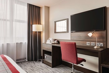 Ramada By Wyndham Leeds East - Hotels with Pet Friendly Rooms in Leeds