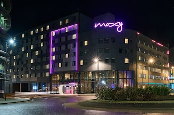 Moxy Southampton - Hotels with Pet Rooms in Southampton