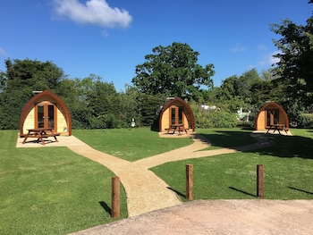 Briarfields Glamping Pods - Caravan parks with Pet Rooms in Cheltenham