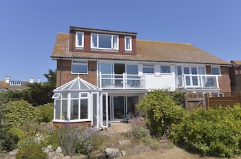 Beach Garden - Apartments with Pet Rooms in Pevensey