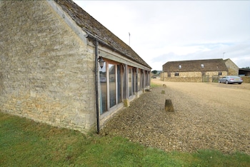 The Oaks - Cottages with Pet Rooms in Cheltenham