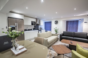 The Sandringham Suite By Pureserviced - Apartments with Pet Friendly Rooms in Plymouth