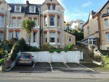 Strathmore Guest House - B&Bs with Pet Rooms in Ilfracombe