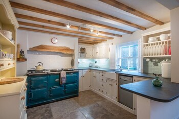 Church Cottage West Down, Sleeps 6-7, Dog Friendly - Cottages with Pet Rooms in Ilfracombe