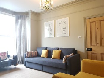 Upper Rooms - Apartments with Pet Rooms in Seaford