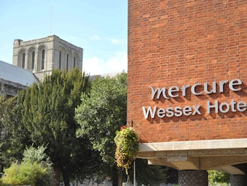 Mercure Wessex Winchester Hotel - Hotels with Pet Friendly Rooms in Winchester