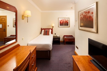 Mercure York Fairfield Manor Hotel - Hotels with Pet Rooms in York