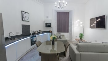 The Buckingham Suite By Pureserviced - Apartments with Pet Rooms in Plymouth