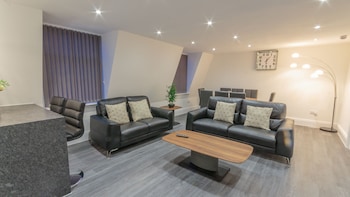 The Regency Suite By Pureserviced - Apartments with Pet Rooms in Plymouth