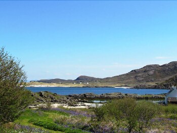 Steading Holidays - Croft Caravan - Cabins & lodges with Pet Rooms in Acharacle