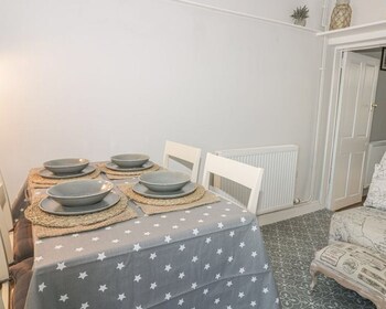 Captains Cottage - Cottages with Pet Rooms in Scarborough