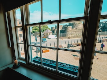 Castle View - Cottages with Pet Rooms in Beaumaris