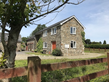 Nant Cledlyn Suite - Apartments with Pet Rooms in Llanybydder