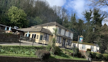 The Railway Inn  - B&Bs with Pet Rooms in Malvern