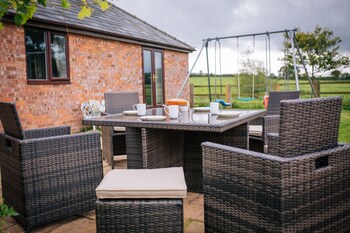 Millmoor Farm Holidays - Cottages with Pet Friendly Rooms in Malpas