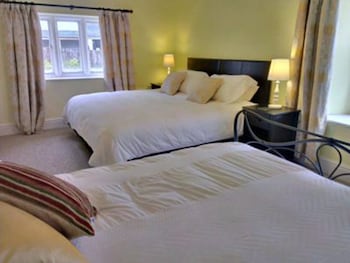 Cotswolds Valleys Accommodation-med Hall - Apartments with Pet Rooms in Stroud