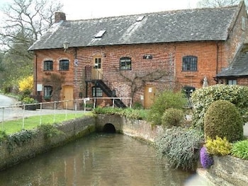 Alderholt Mill - B&Bs with Pet Rooms in Fordingbridge