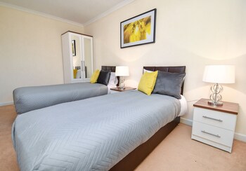 Rochford House - Apartments with Pet Rooms in Milton Keynes