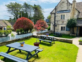 The Rose & Crown Farmhouse Kitchen - B&Bs with Pet Rooms in Stonehouse