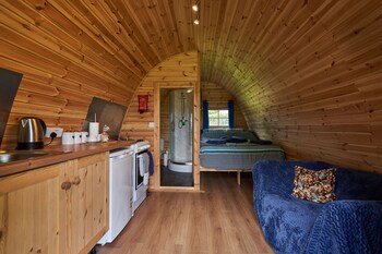 Pencastell Views Pod With Stunning Views - Cabins & lodges with Pet Rooms in Lampeter