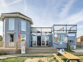 The Waves Bar Cafe B And B Hotel - Hotels with Pet Rooms in Birchington