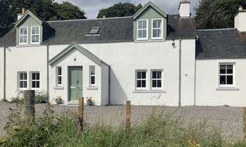 Balmore Farm House Near Lochness - Holiday homes with Pet Rooms in Inverness