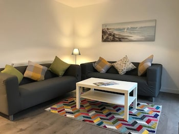 Beautiful Refurbished Home - Short Walk To The Beach - Cottages with Pet Rooms in Newquay