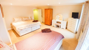 3 Bedroom Character Townhouse - Holiday homes with Pet Rooms in Wellington