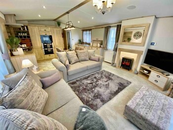 Stunning 2-bed Holiday Lodge In Padstow - Apartments with Pet Rooms in Padstow