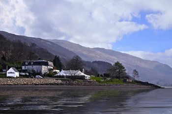 Onich Hotel - Hotels with Pet Rooms in Fort William