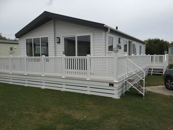 Camber Sands Lodge - Cottages with Pet Rooms in Rye