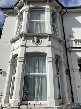 Hamilton House - Guest houses with Pet Rooms in Southsea