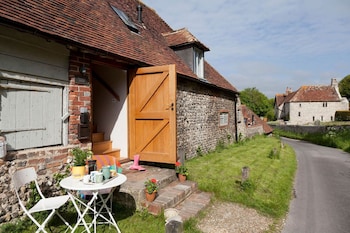 Quebec Barn - Cottages with Pet Rooms in Seaford