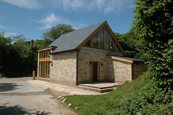 Poet's Barn - Cottages with Pet Rooms in Petersfield