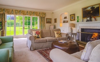 7 Bed Lodge With Mountain Views, Glanusk Estate - Cabins & lodges with Pet Rooms in Crickhowell