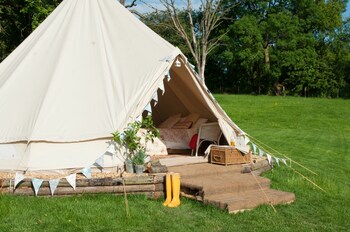 The Owl & The Pussycat Bell Tent - Family Zone - Apartments with Pet Rooms in Richmond