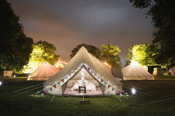 Stargazer Bell Tent - Hang Out Zone - Caravan parks with Pet Rooms in Richmond