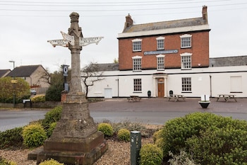 The Kings Head House - B&Bs with Pet Rooms in Stonehouse